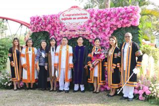 5. ดุษฎีบัณฑิตและมหาบัณฑิตเข้าร่วมพิธีซ้อมรับและรับพระราชทานปริญญาบัตร ประจำปีการศึกษา 2560-2563